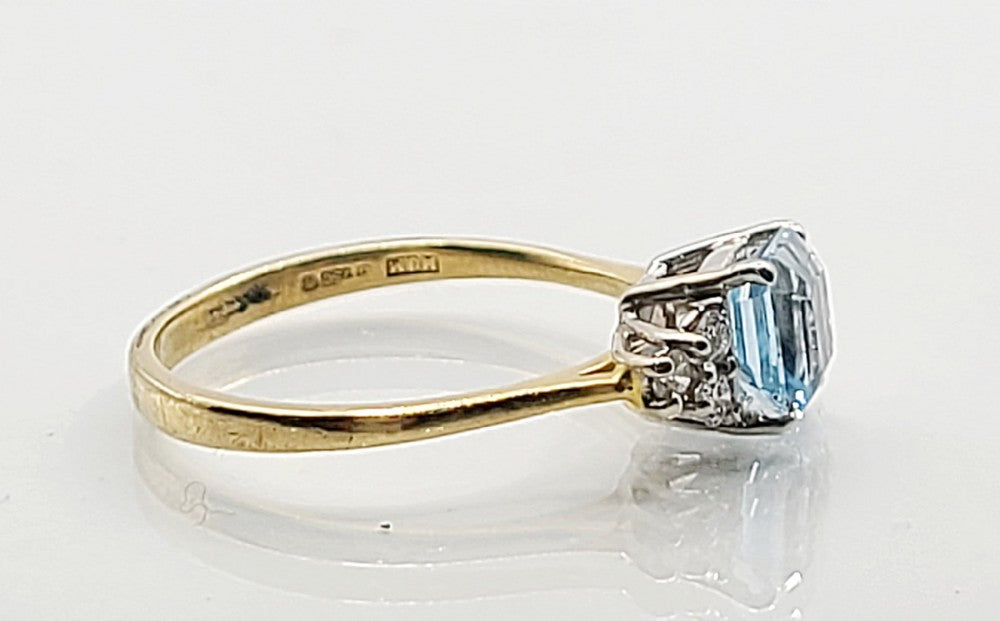 Aquamarine with Diamond Shoulders 18ct Gold Ring (M1/2)