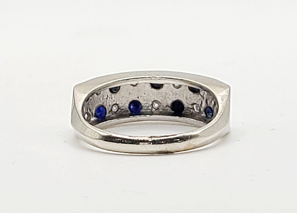Sapphire & Illusion set Diamonds on White Gold Band Ring (N1/2)