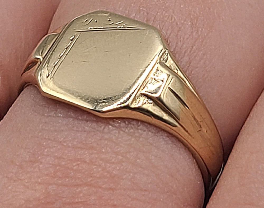 Art Deco 9ct Signet Ring (T1/2)