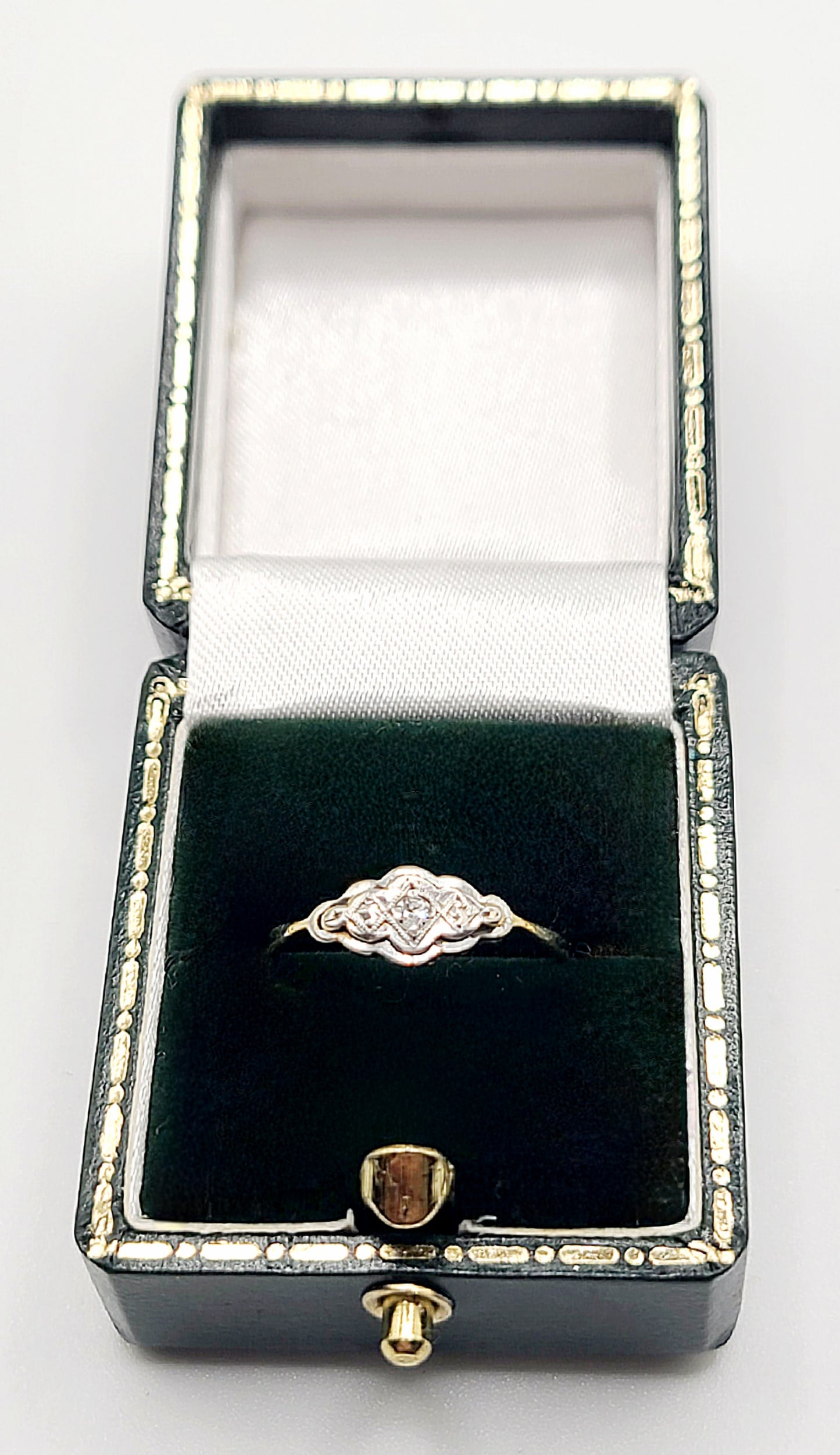 Art Deco Scalloped Platinum Diamonds 18ct Ring