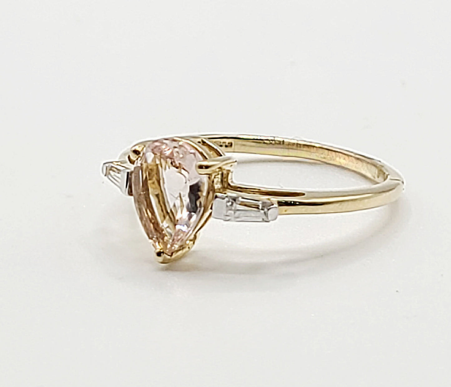 Morganite & Diamond 9ct Gold Ring (L1/2)