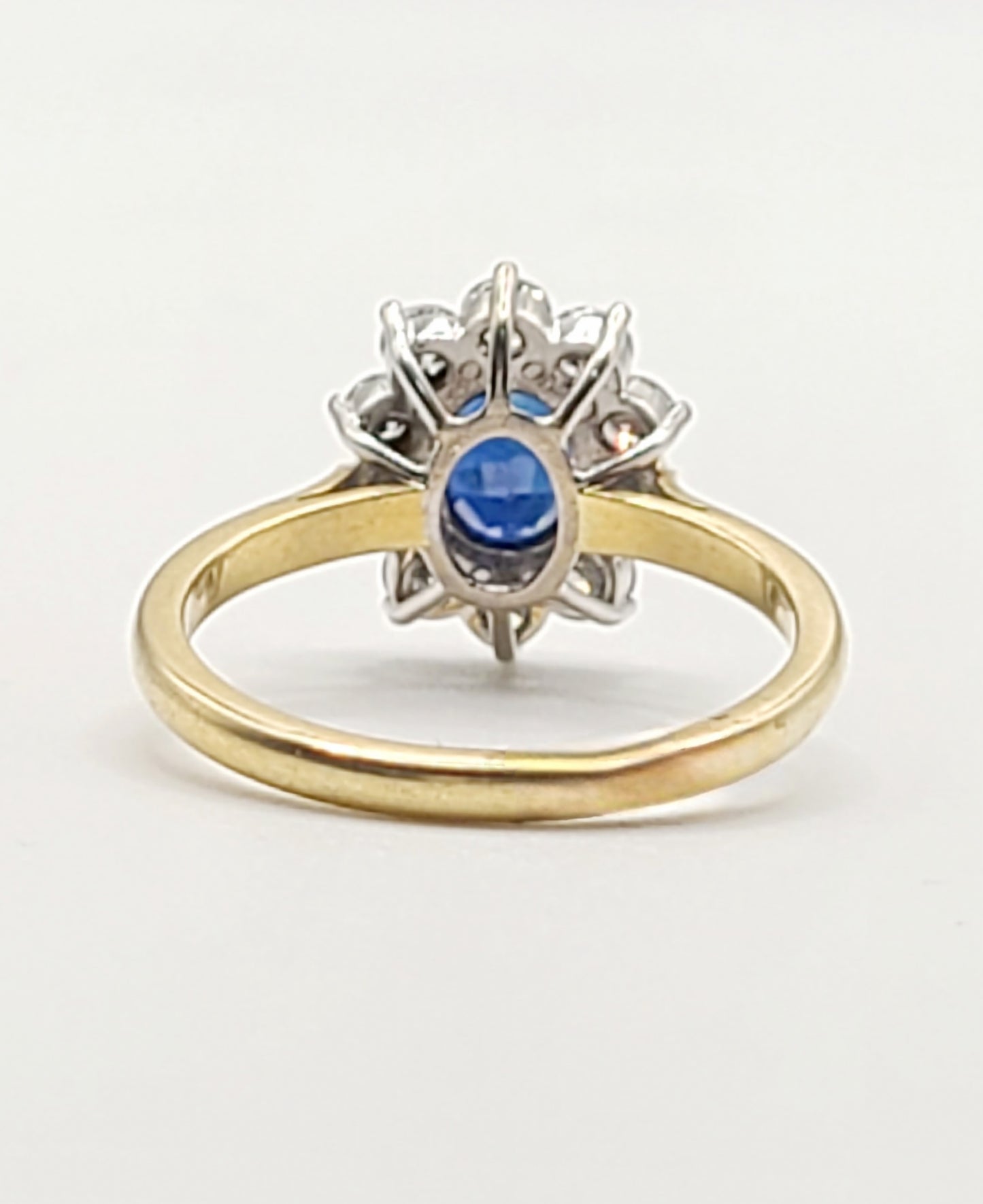 Sapphire and VS 0.75ct Diamond 18ct Gold Cluster Ring (Q)