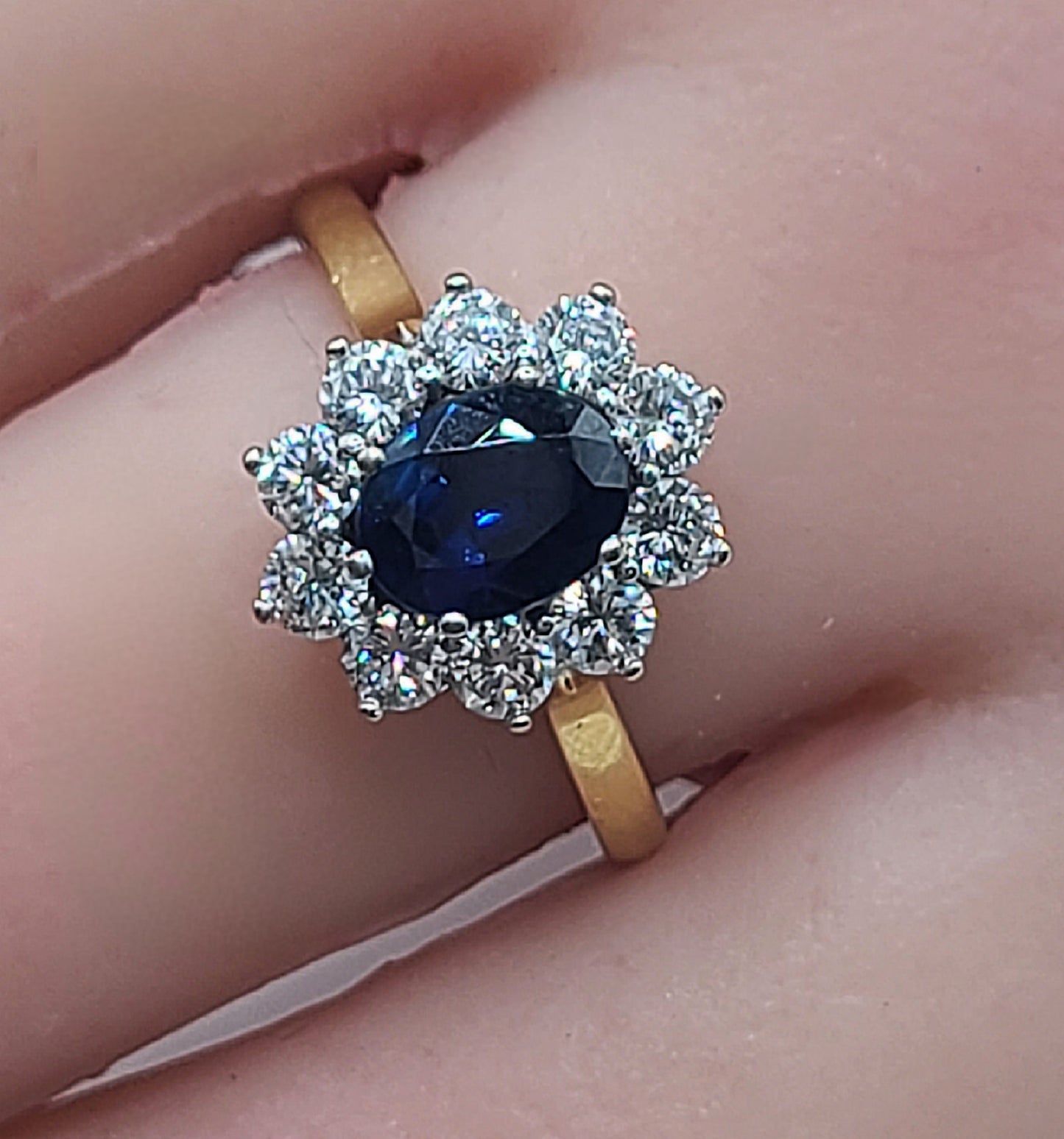 Sapphire and VS 0.75ct Diamond 18ct Gold Cluster Ring (Q)