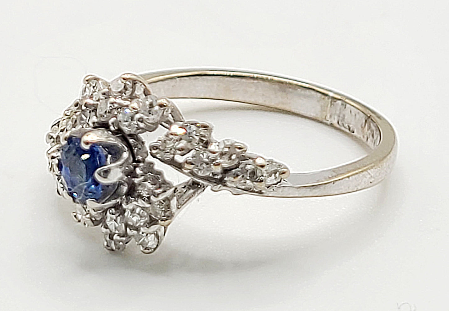 Art Deco Ceylon Sapphire & Diamond 18ct Gold Ring c1920