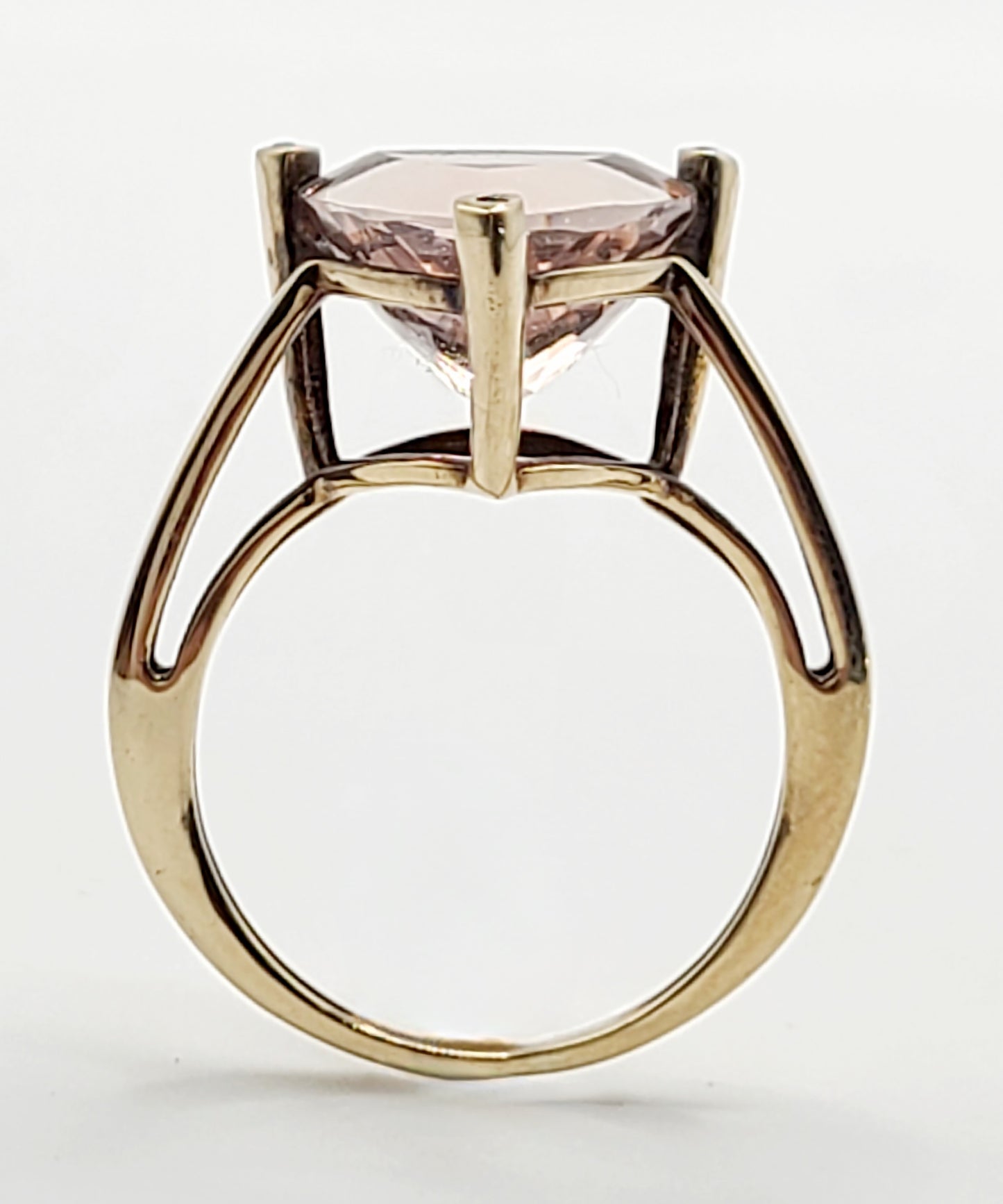 Trilliant Cut approx 5ct Morganite on 9ct Gold Ring