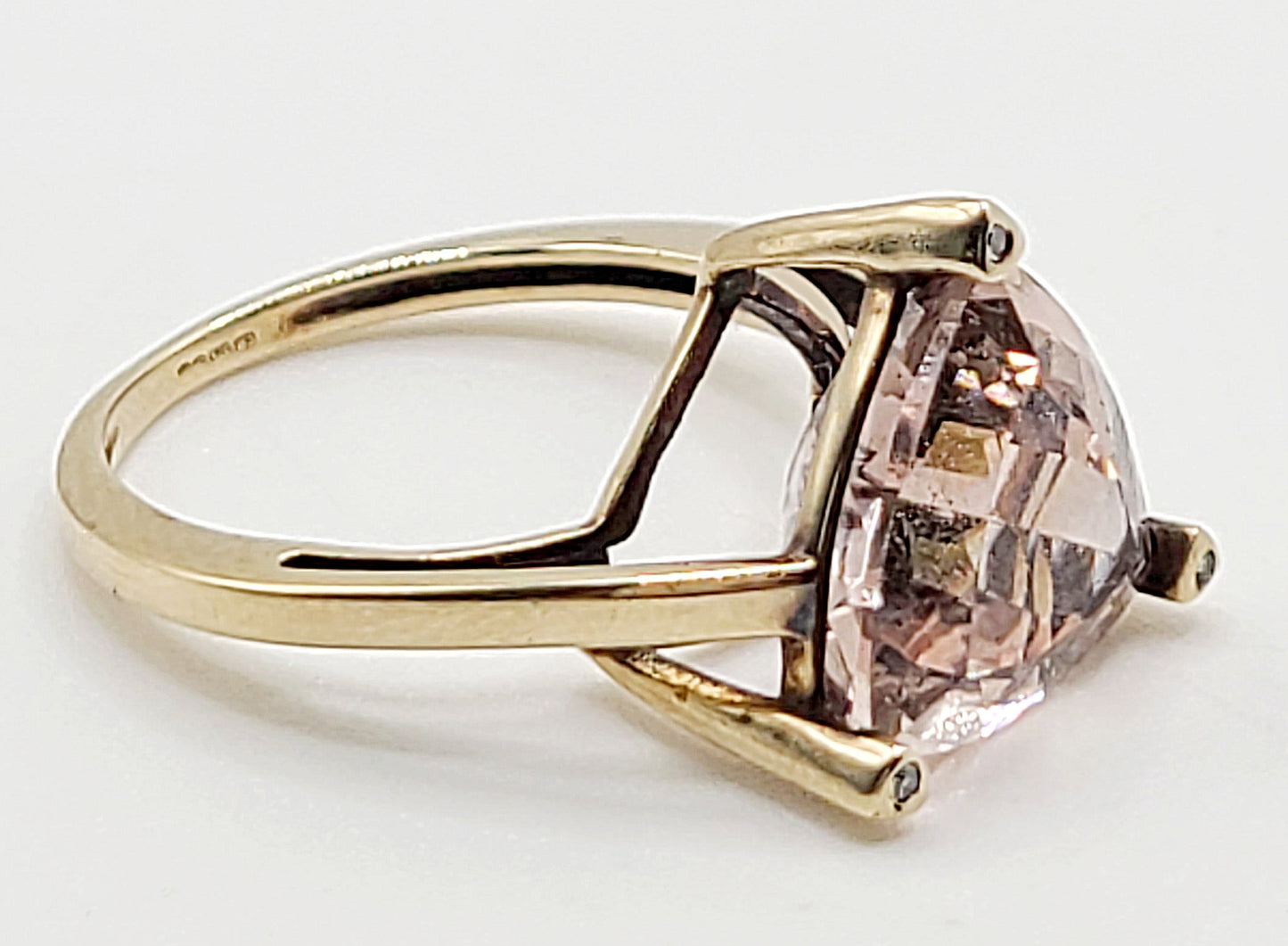 Trilliant Cut approx 5ct Morganite on 9ct Gold Ring