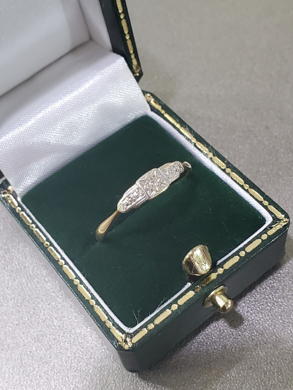 Art Deco Diamond & Platinum Set 9ct Gold Ring