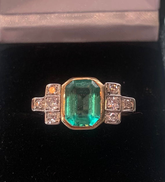 Fabulous Art Deco Emerald and Diamond 18ct Gold Ring - Size R