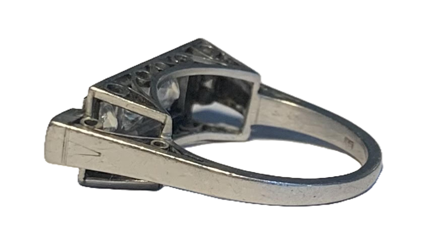 Exceptional Art Deco Diamond & Platinum Ring - Size L1/2