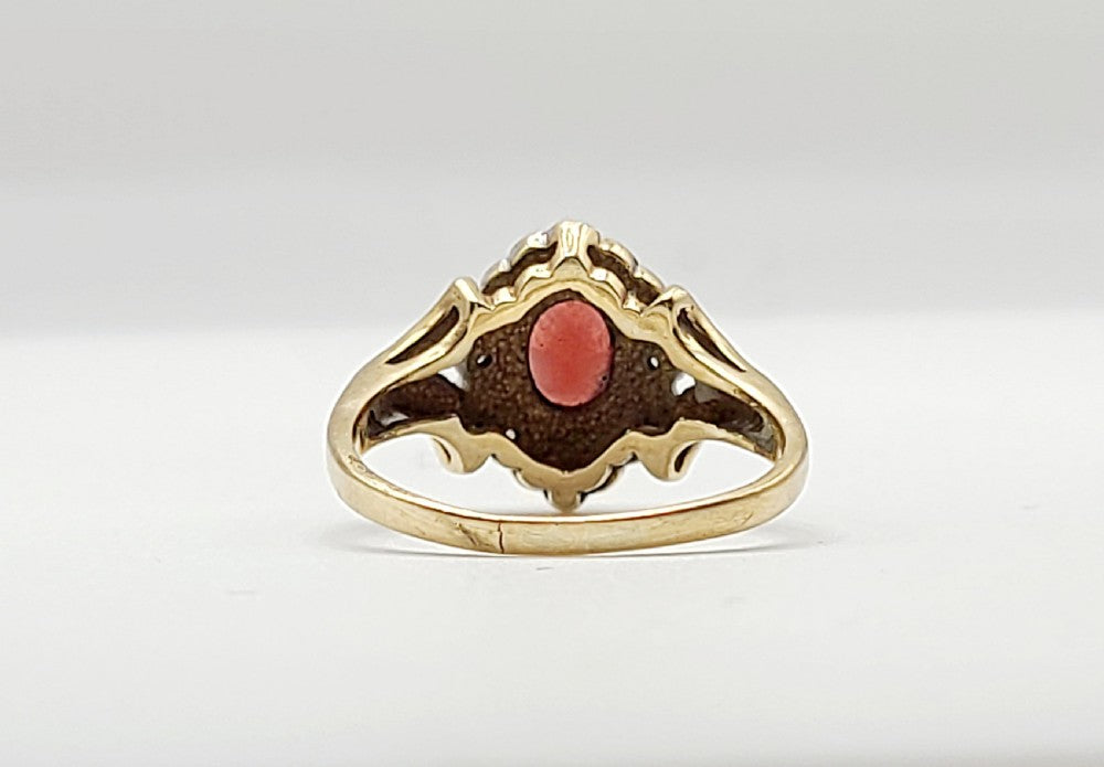 Oval Cut Garnet with Diamond Suround & shoulders 9ct Gold Ring (P1/2)