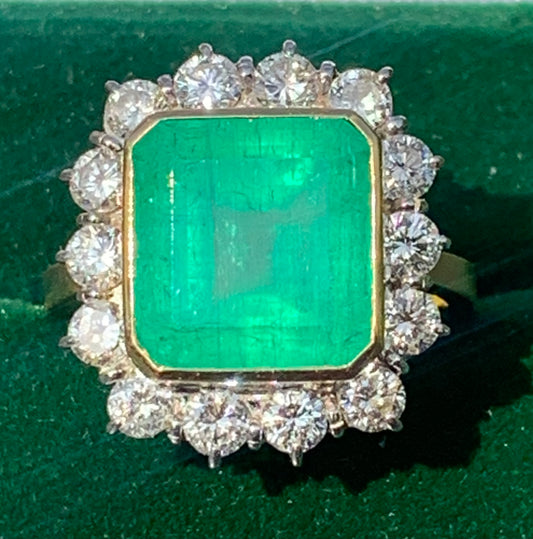 Exceptional 8.3ct Columbian Emerald & Diamond 18ct Gold Cluster Ring - Size P1/2