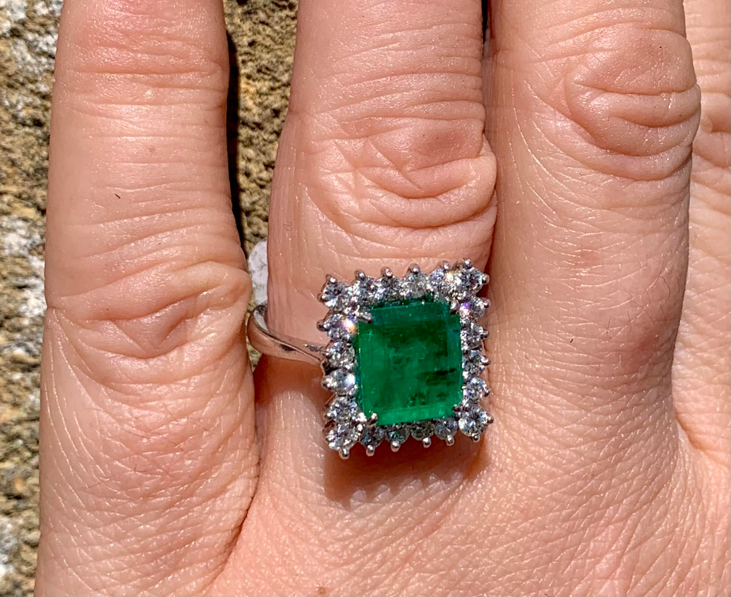 Stunning 1.78ct Natural Emerald & Diamond Large Cluster Ring in 18ct White Gold - Size M