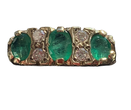 Stunning Emerald and Diamond Trilogy Ring in 9ct Gold - Size P