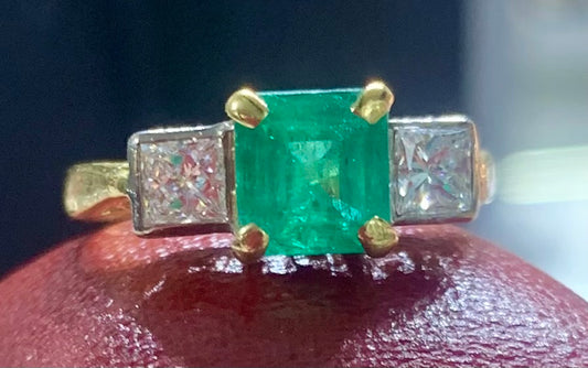Contemporary Emerald and Diamond Trilogy Ring 18ct Gold - Size M
