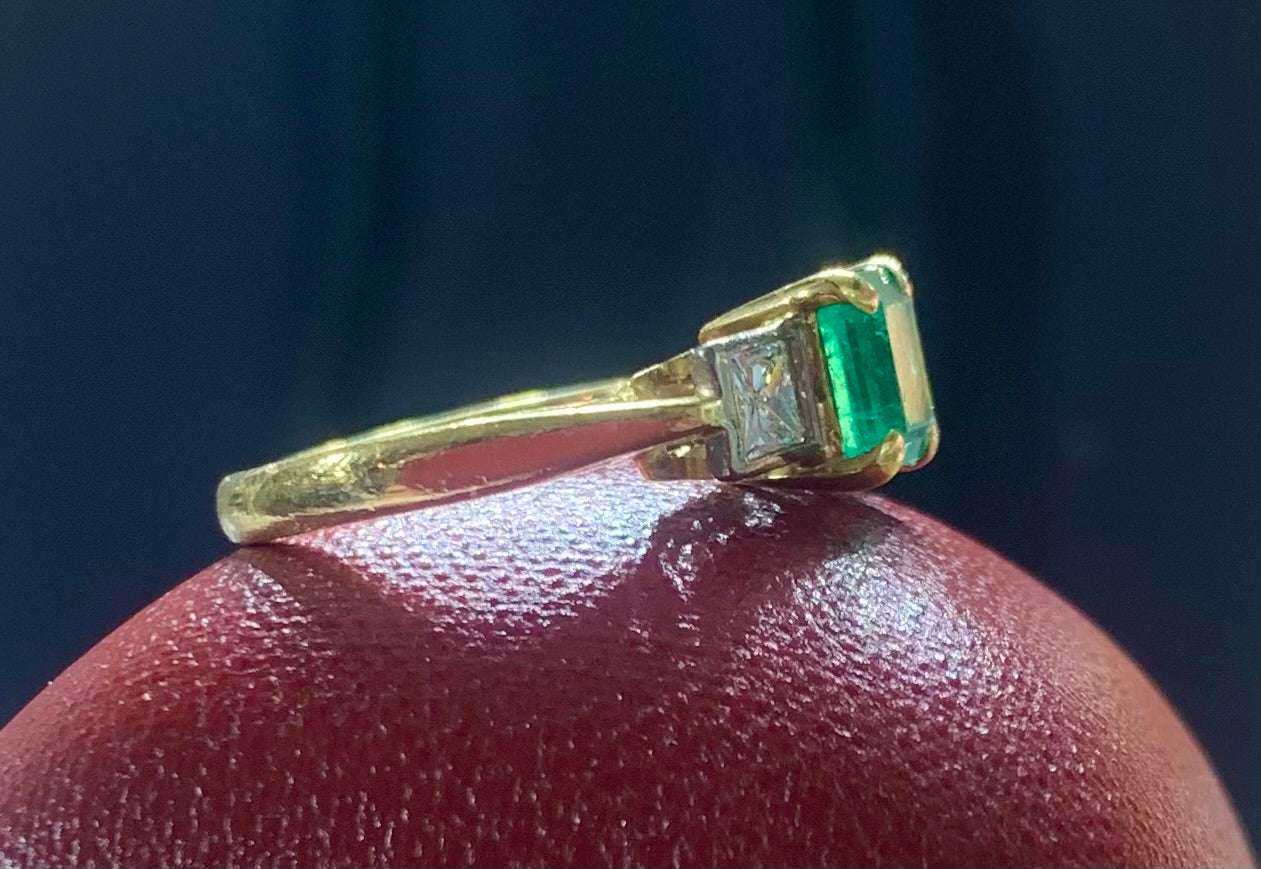 Contemporary Emerald and Diamond Trilogy Ring 18ct Gold - Size M