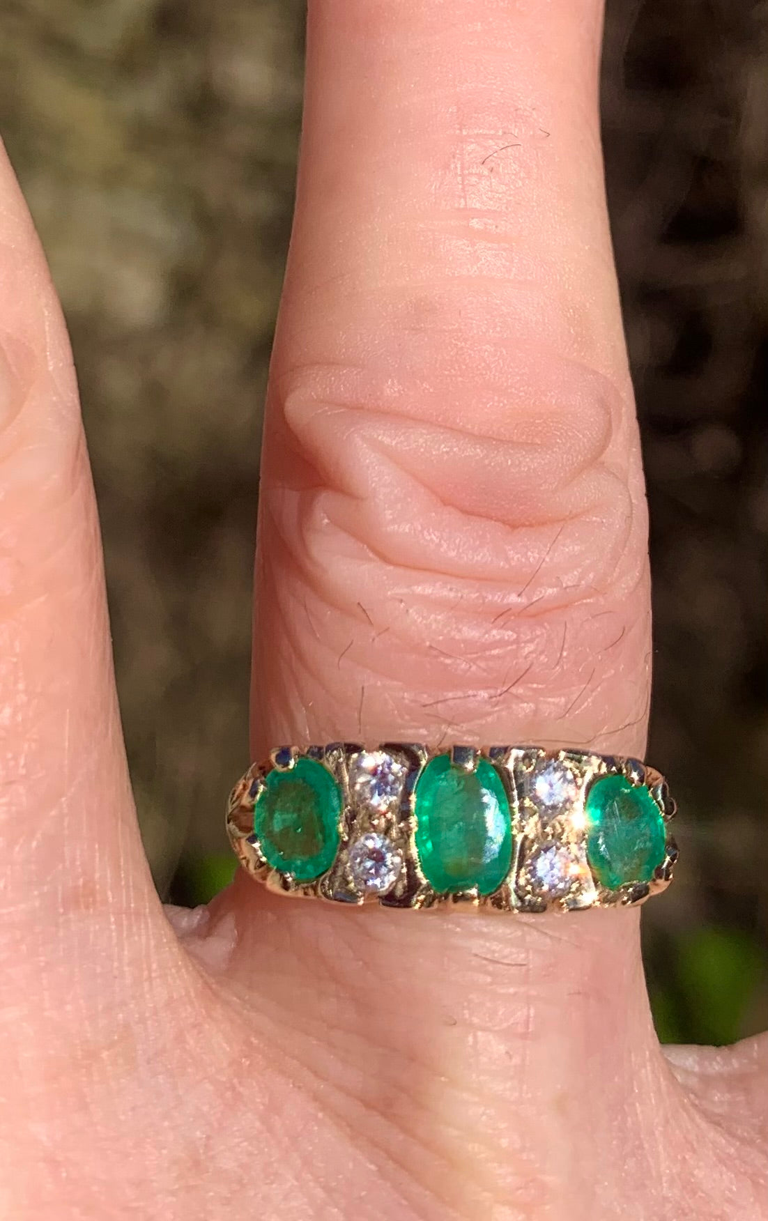 Stunning Emerald and Diamond Trilogy Ring in 9ct Gold - Size P