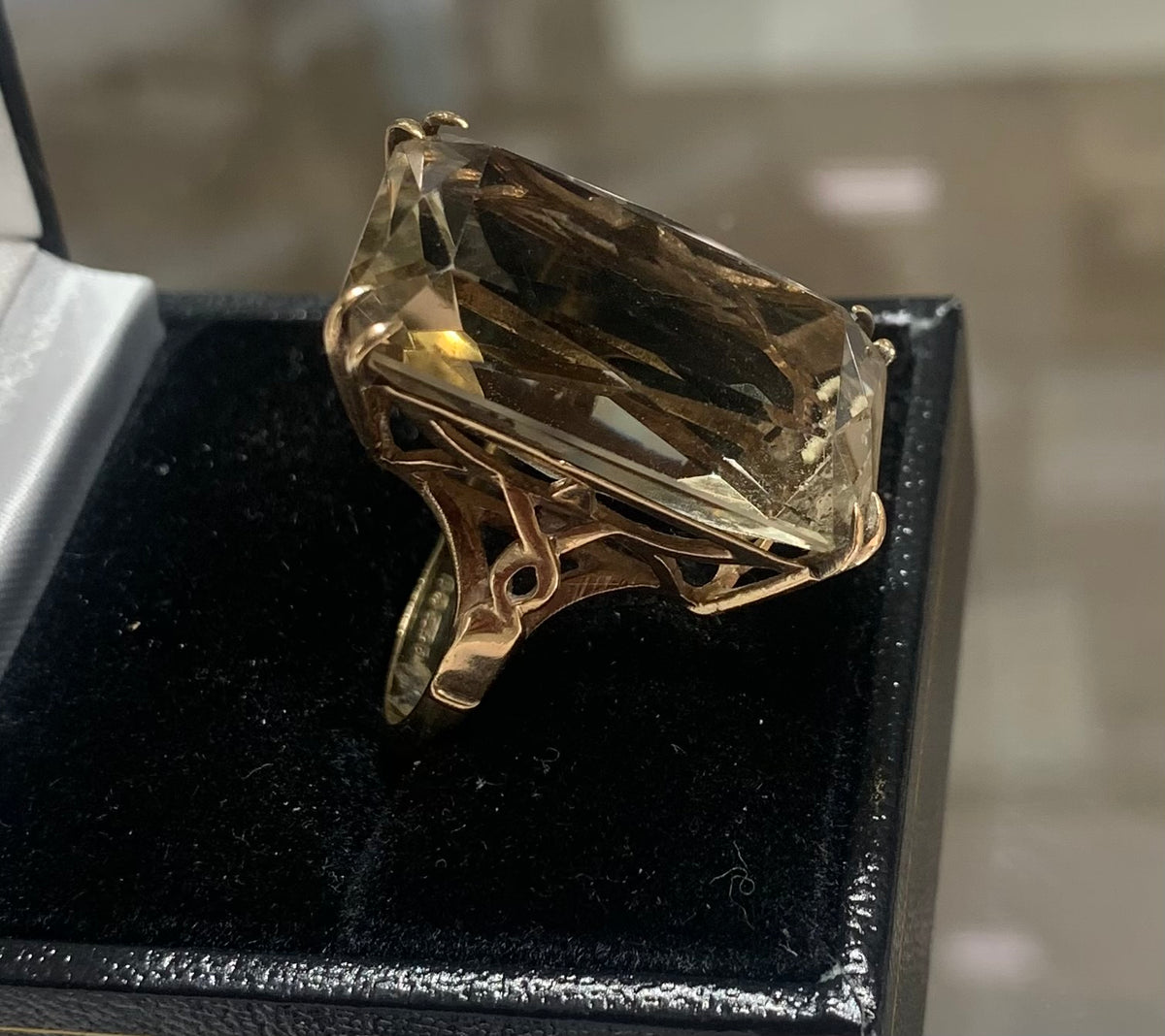 Fabulous 10ct Smoky Quartz 9ct Gold Ring - (P)