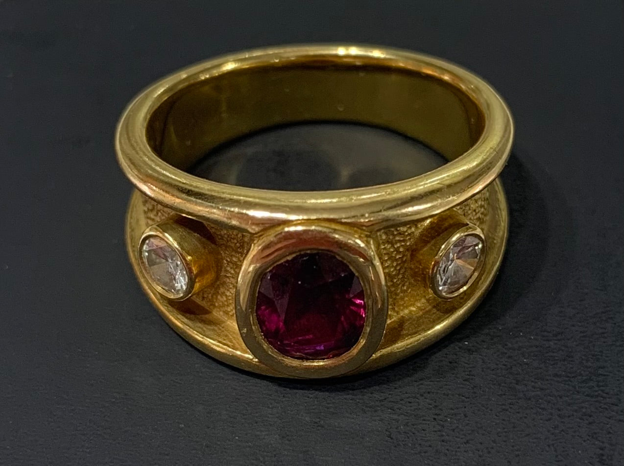 Striking Ruby & Diamond 18ct Gold Tapered Ring - Size R