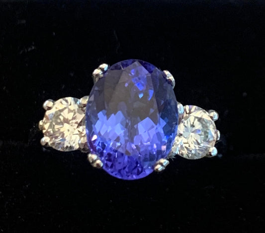 Stunning AAAA Tanzanite and Diamond ring set in Platinum - size L1/2.