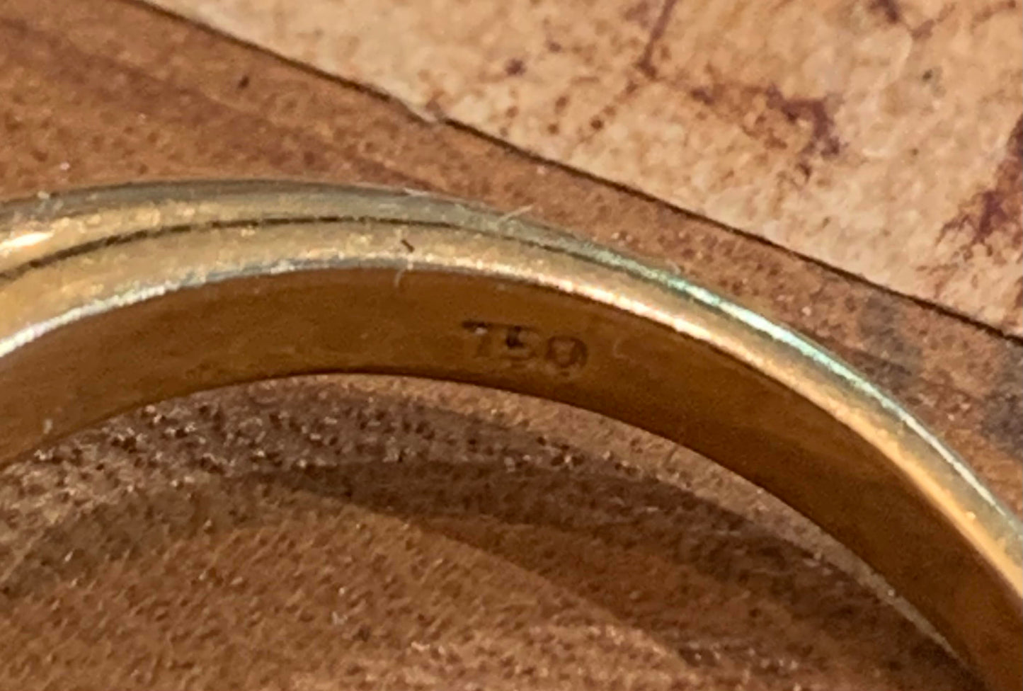 Extremely fine 18ct Gold Diamond and Tanzanite Ring - Size O