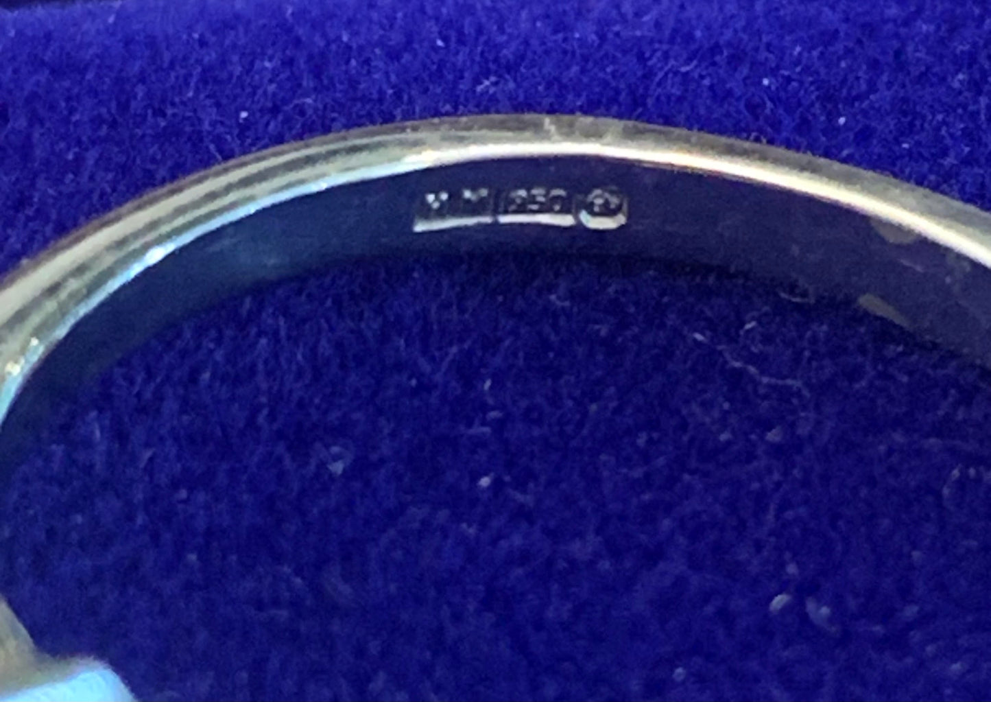 Stunning Tanzanite & Platinum Trilogy Ring - Size M