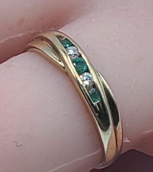 Natural Emerald & Diamond 5 Stone Ring (N)