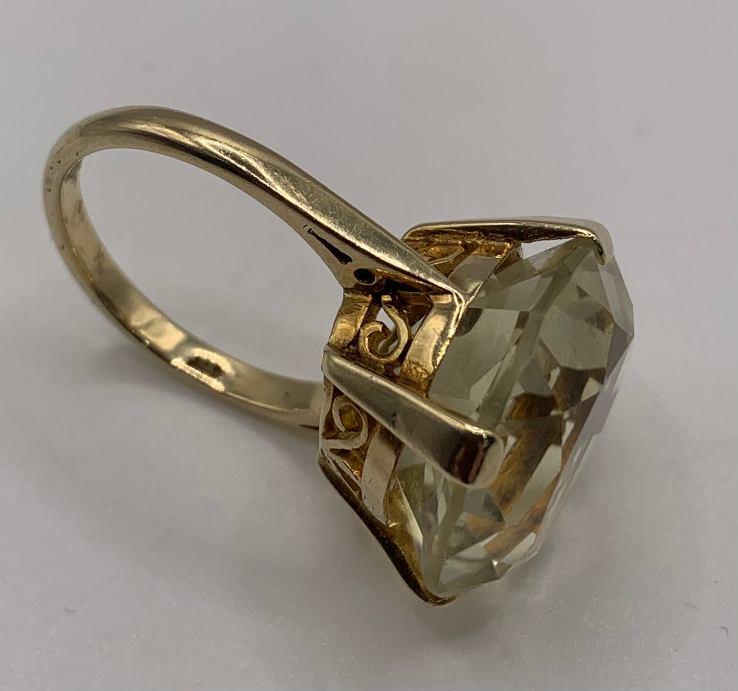 Antique Citrine Solitaire 9ct gold ring (approx 20ct) Size N