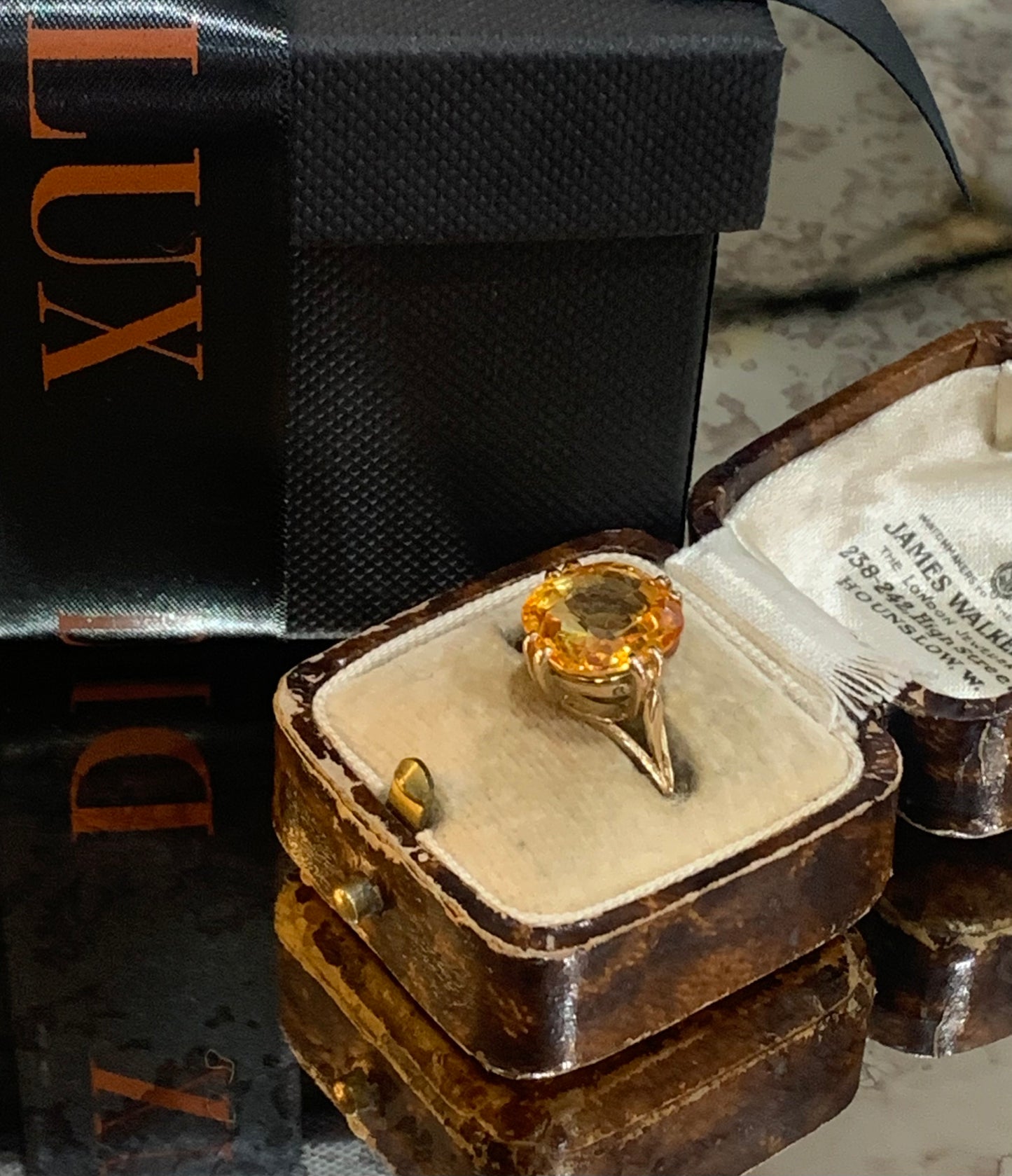 Exceptional Art Deco approx 6ct Orange Sapphire Solitaire 9ct Yellow Gold Ring C1920's-30's - Size K.